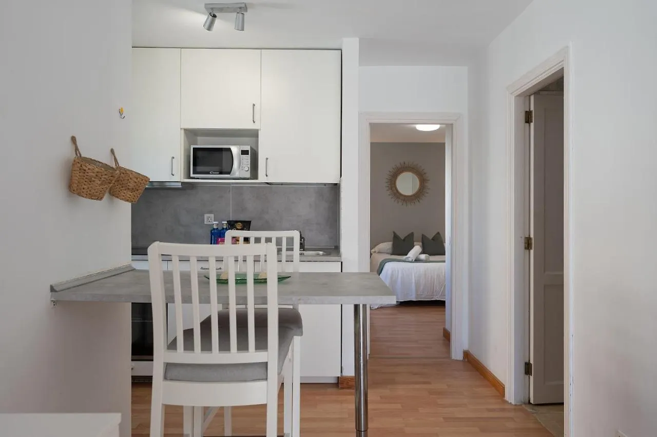 Homeforguest Apartment With Pool And Terrace 1 Min From The Beach 코라레호